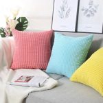 coussin décoratif en peluche couleurs foncées